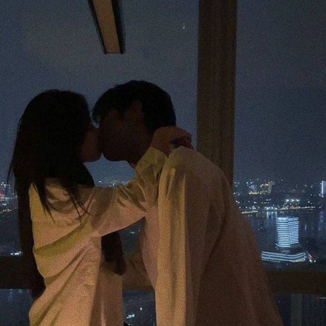 Sếp! Em Lỡ Rên Trong Phòng Kính